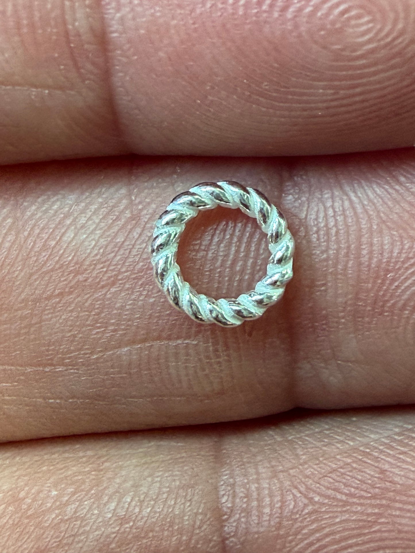 Closed ring