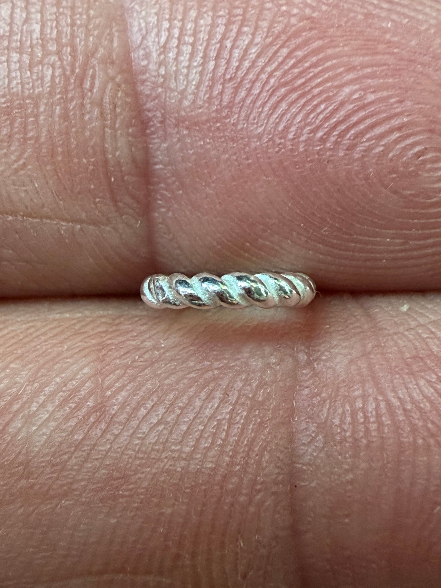 Closed ring