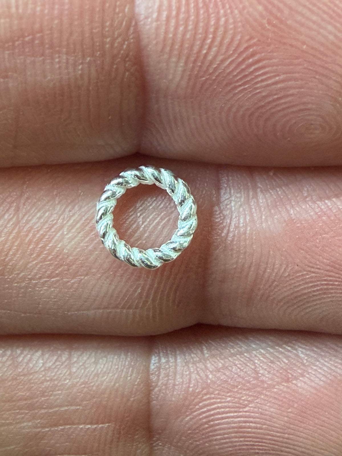 Closed ring