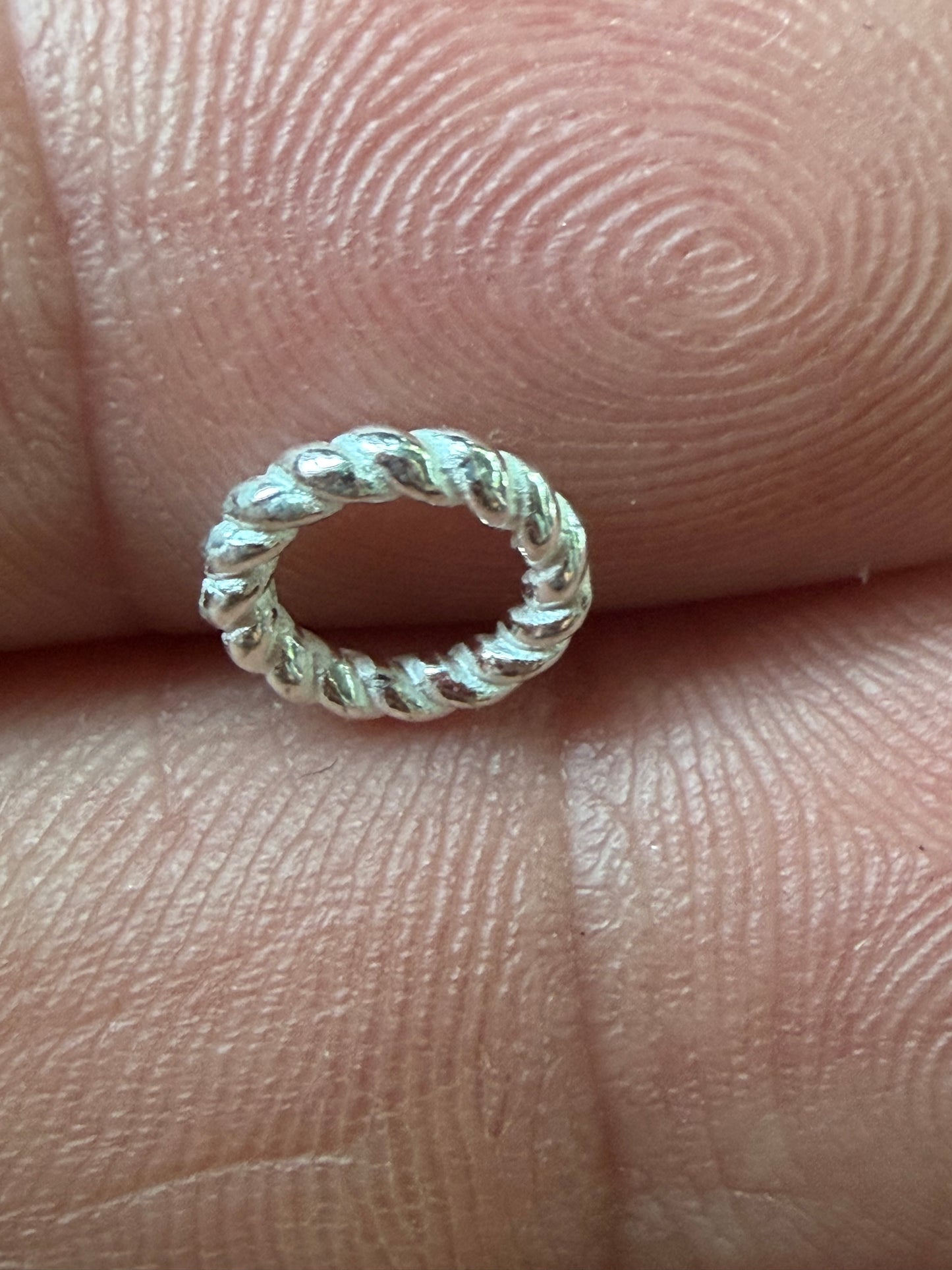 Closed ring